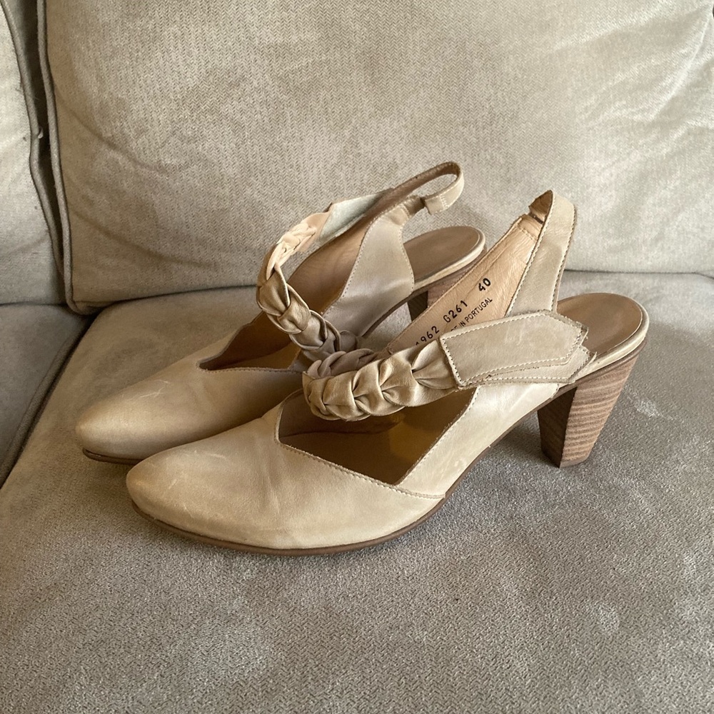 Leather fidji slingbacks